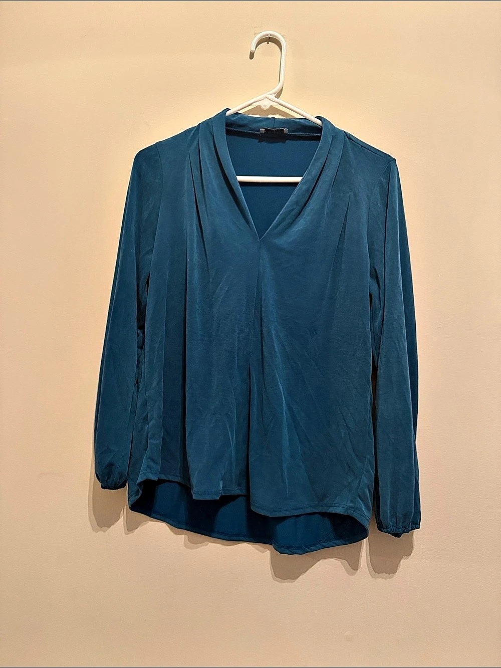 Petite Assembly Long Sleeve V-Neck Blouse in Blue Size sp
